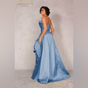 NWT;Terani Couture Strapless inset light Blue Maxi Dress 🪻